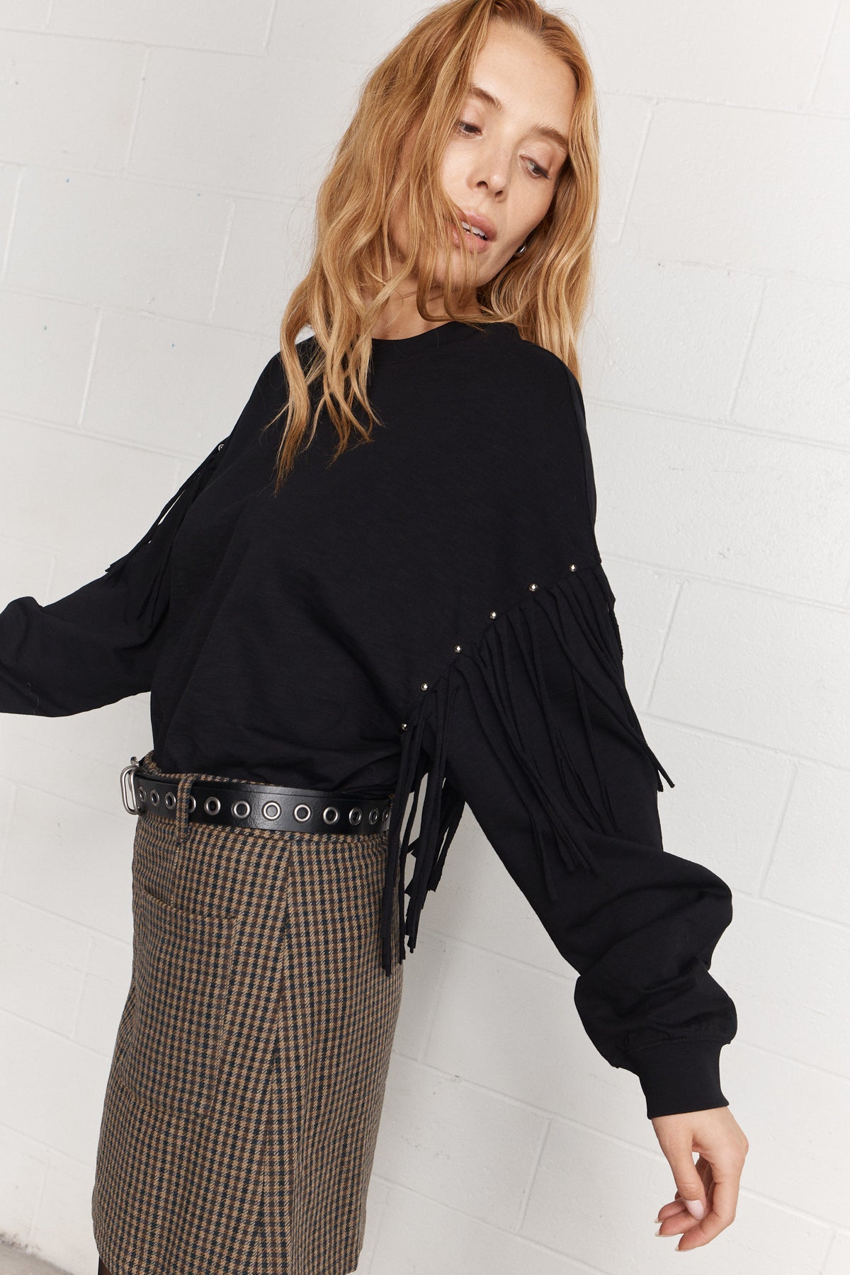 Rylee | Chandail noir à franges et rivets