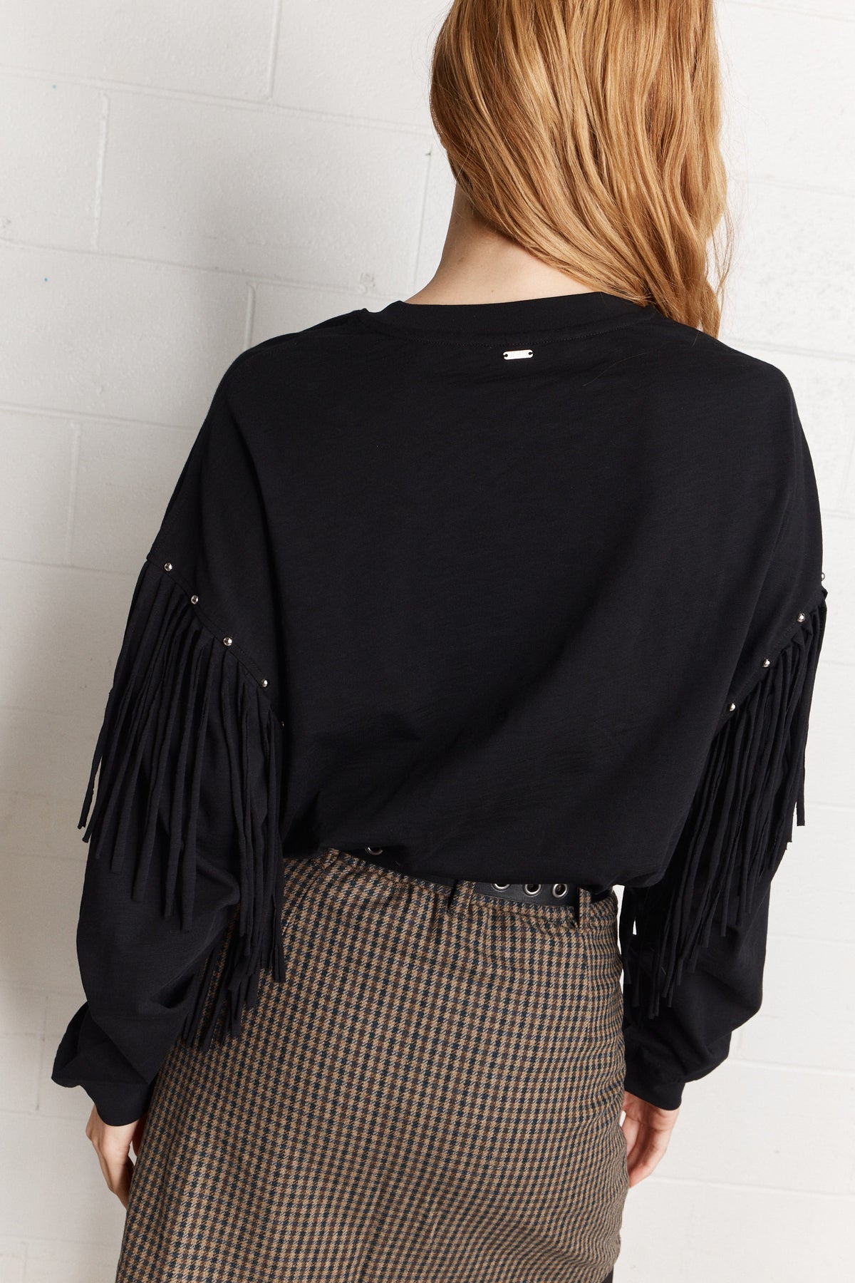 Rylee | Chandail noir à franges et rivets