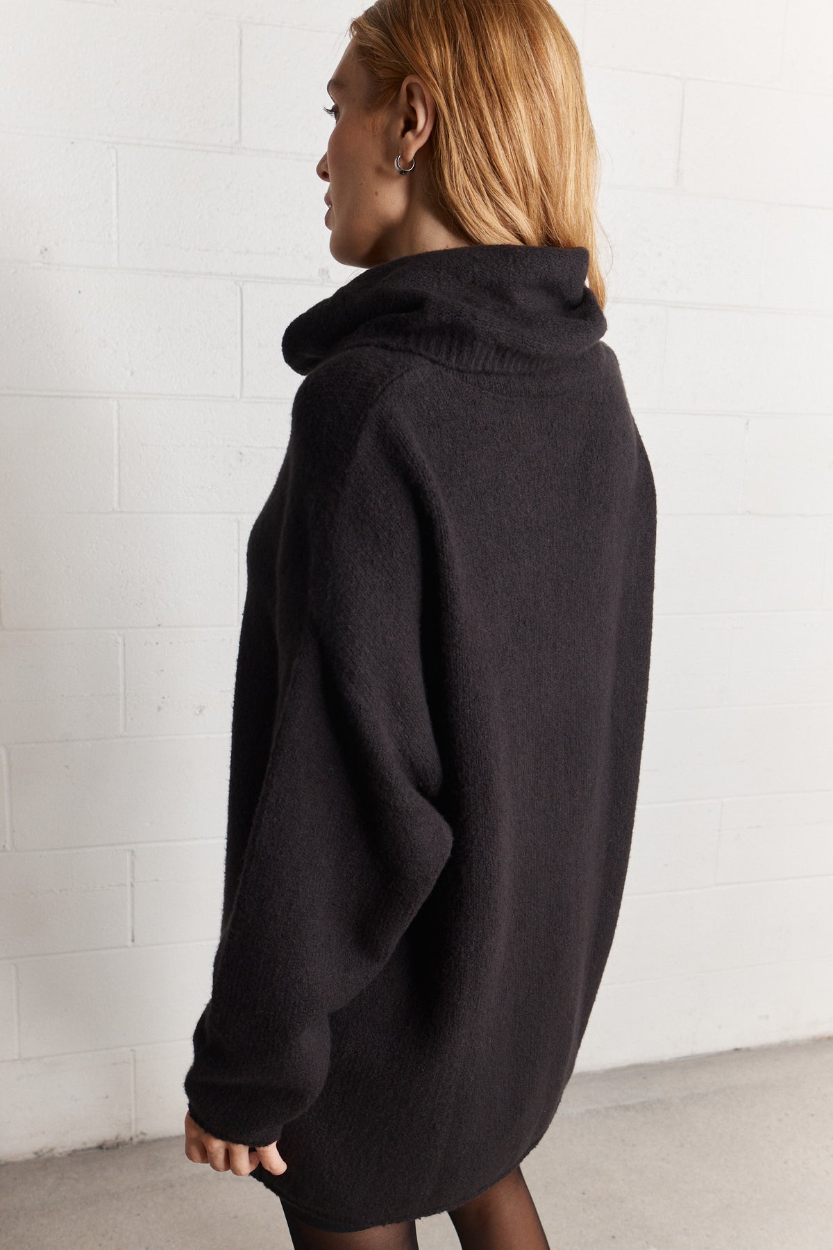 Robin | Robe noire à col tubulaire