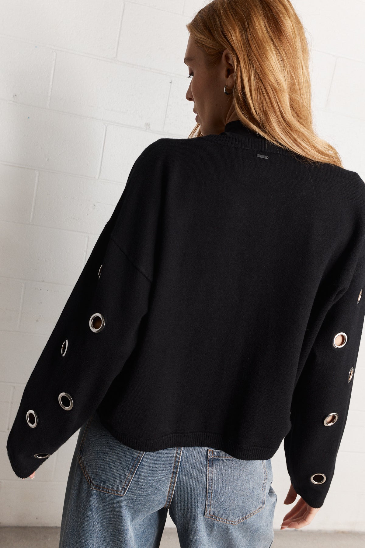 Fez | Cardigan noir à œillets