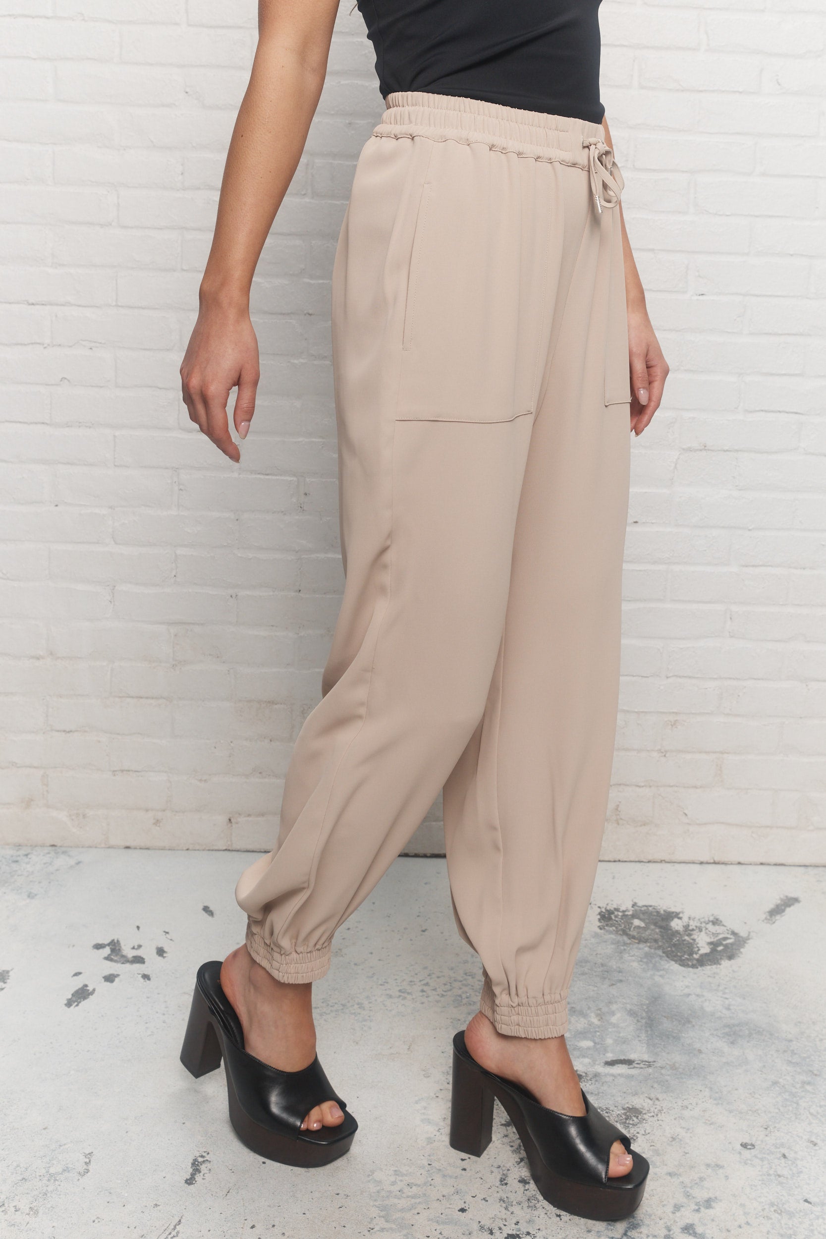 Marvin Pantalon beige ajusté à la cheville JOELLE Collection