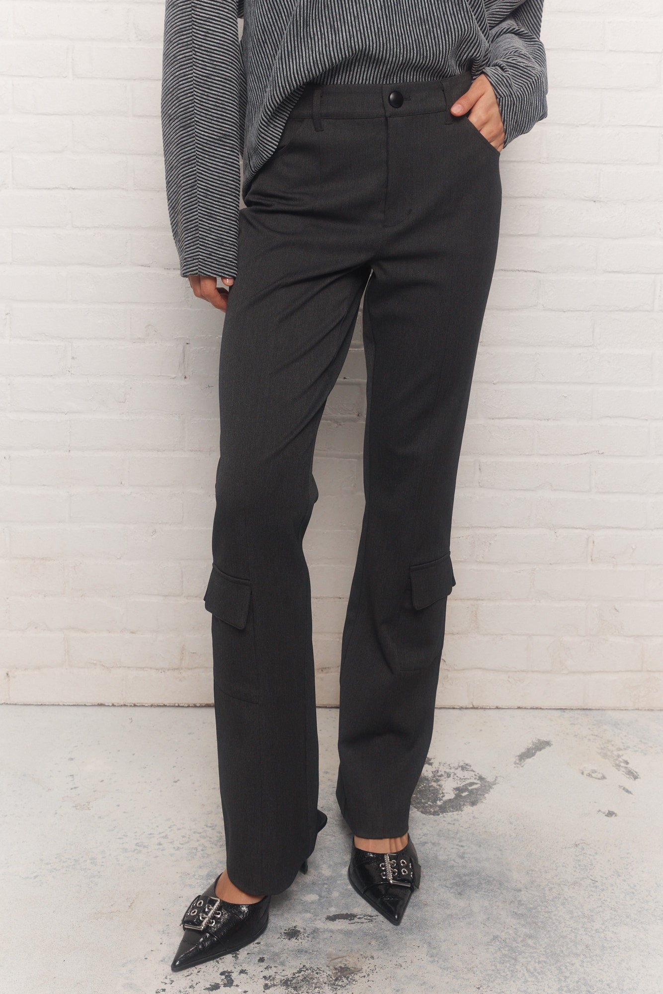 Wisp | Pantalon noir à jambe évasée