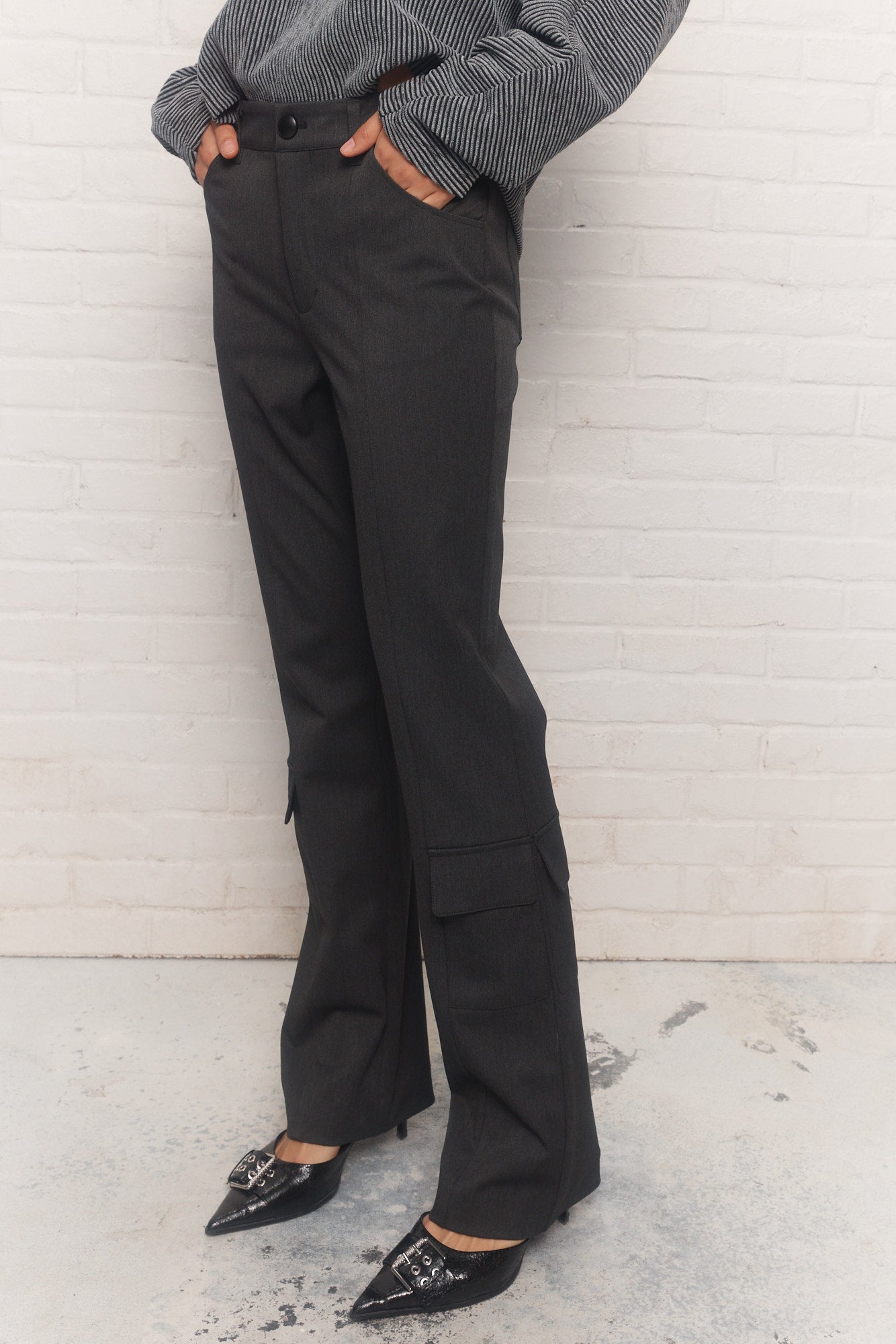 Wisp | Pantalon noir à jambe évasée