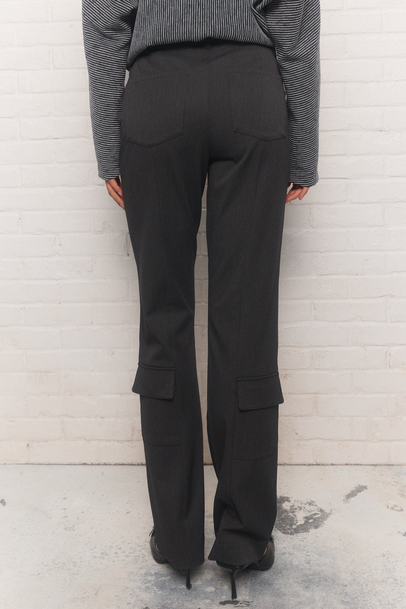 Wisp | Pantalon noir à jambe évasée