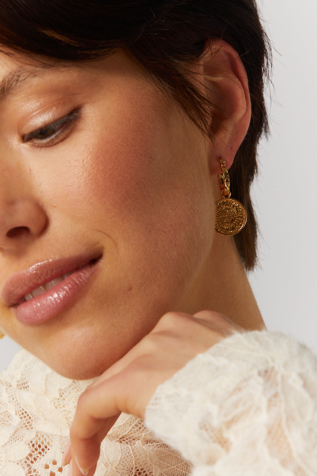 Gold pendant earrings | Torqui