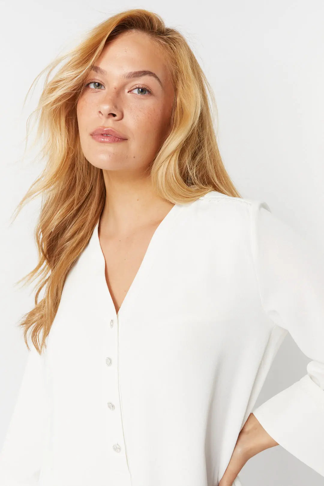 Robe blanche manches évasées | Murphy JOELLE Collection