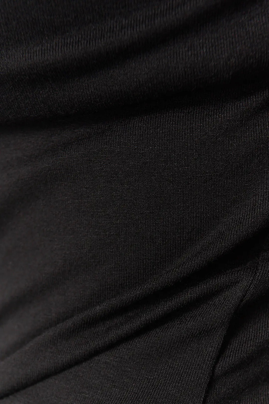 Chandail noir col en V | Jackie JOELLE Collection