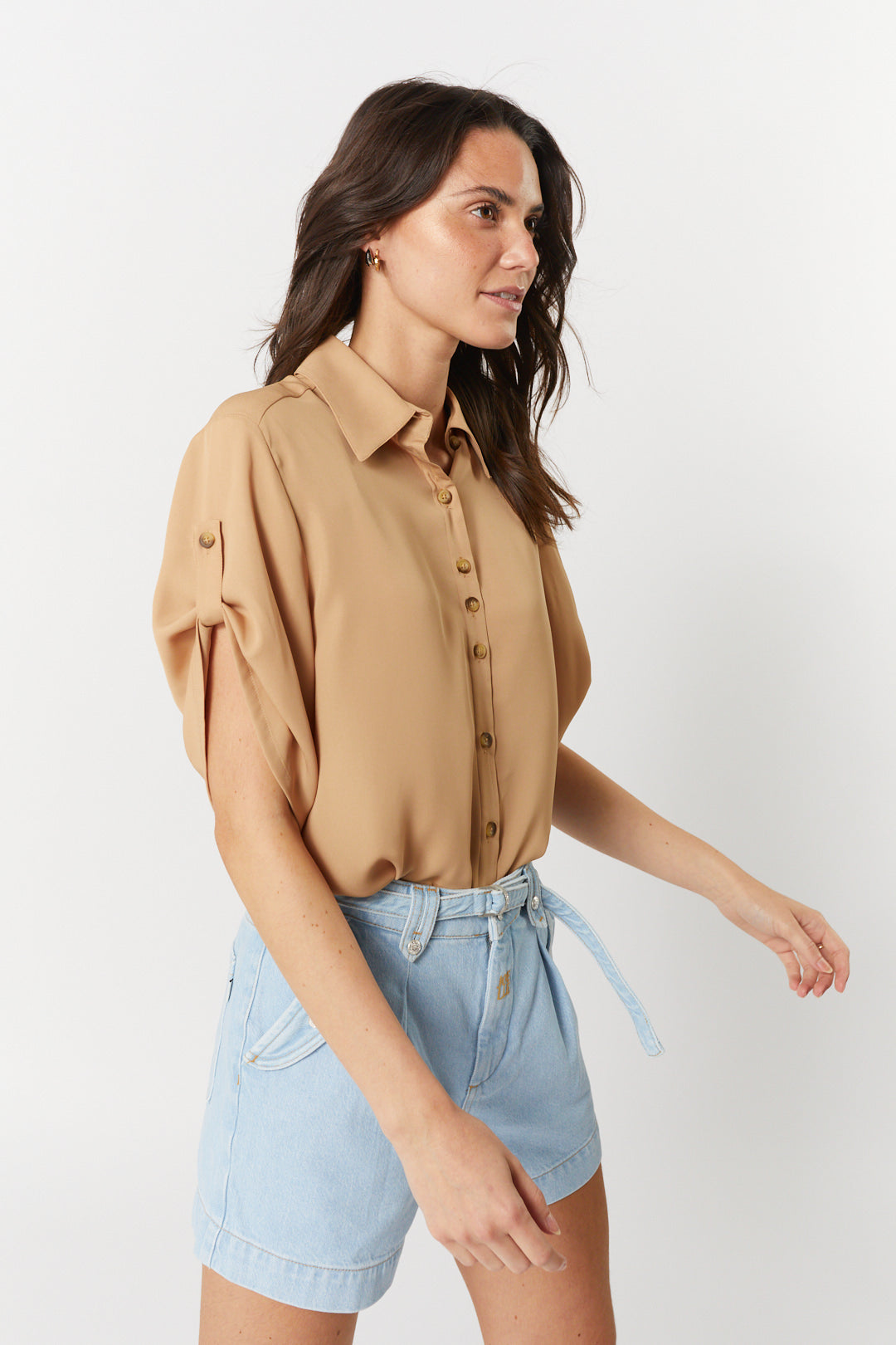 Short-sleeve loose tan shirt | Isabelle