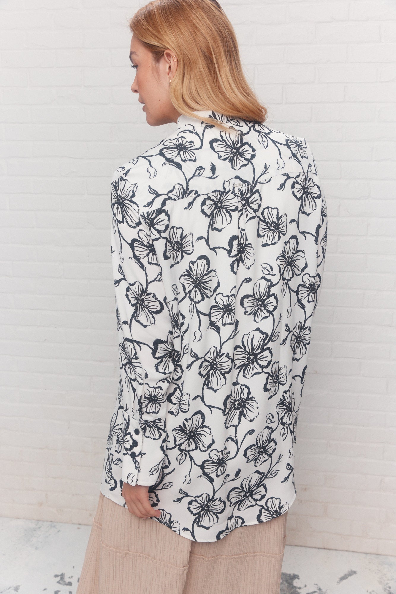 Long floral patterned shirt | Adam
