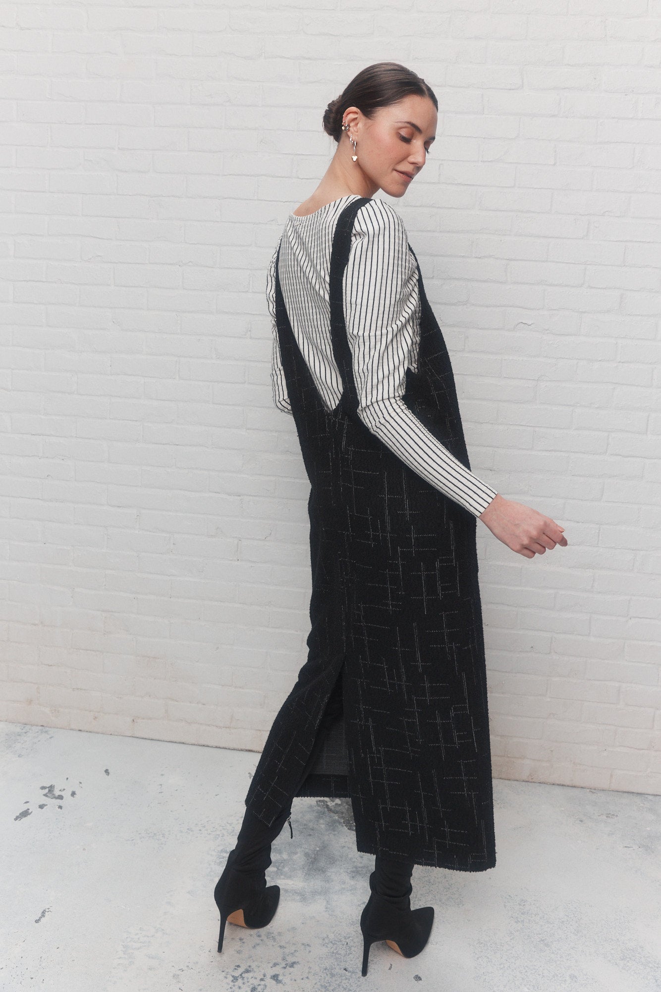 Long black V-neck dress | Harlem
