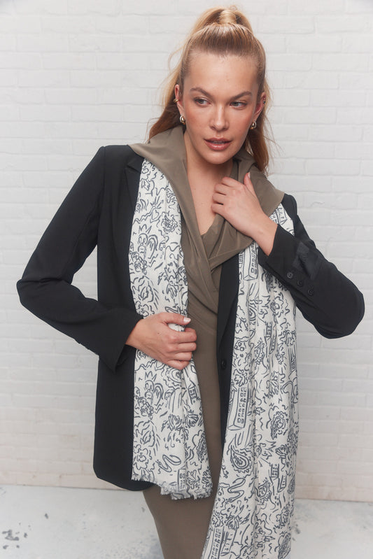 Black scarf with graphic print | Larry
