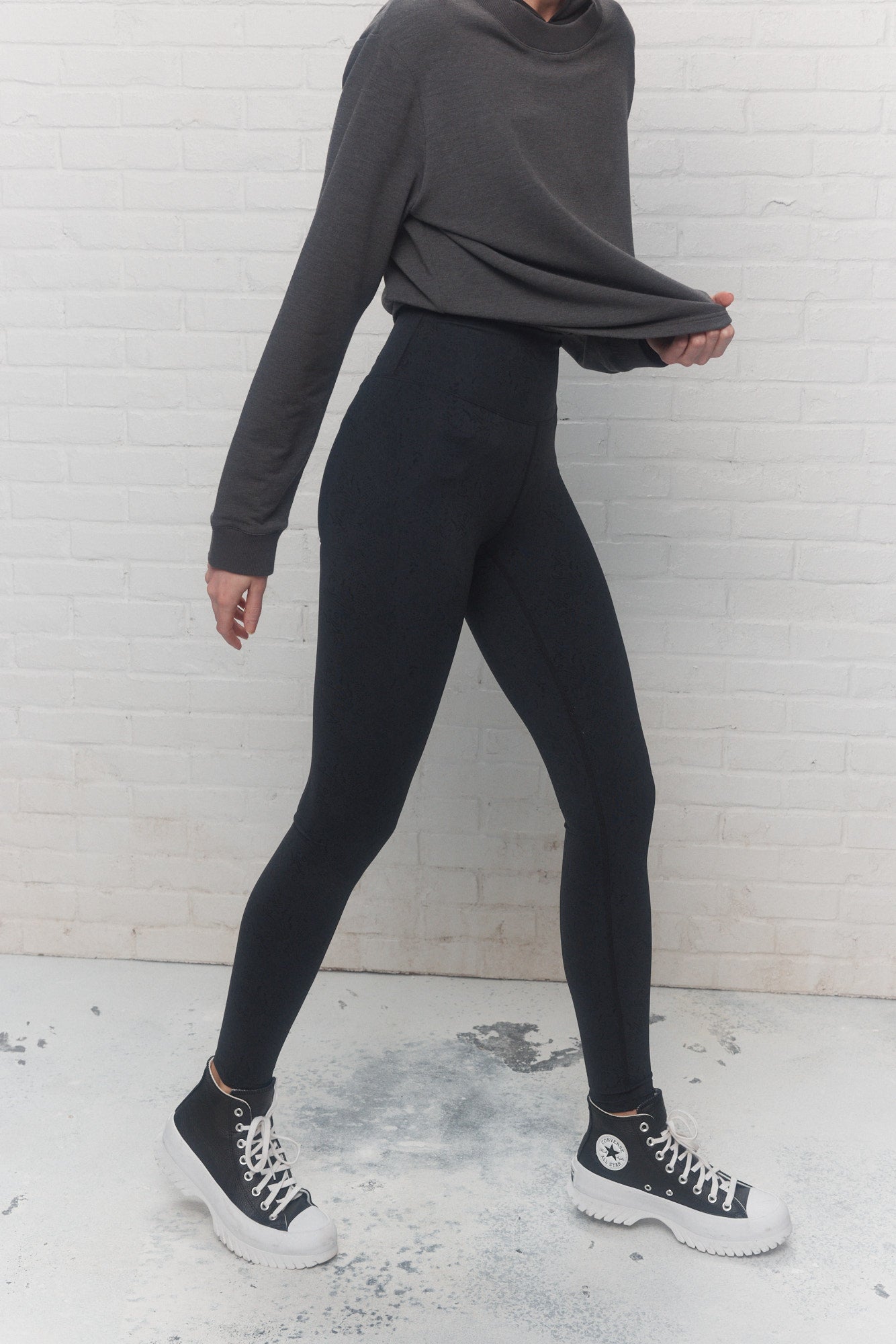 High-waisted black snake-effect leggings | Twain