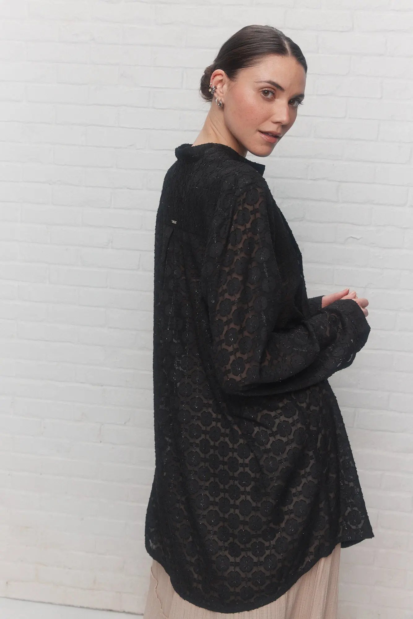 Chemise noire à col officier | Oakberry JOELLE Collection