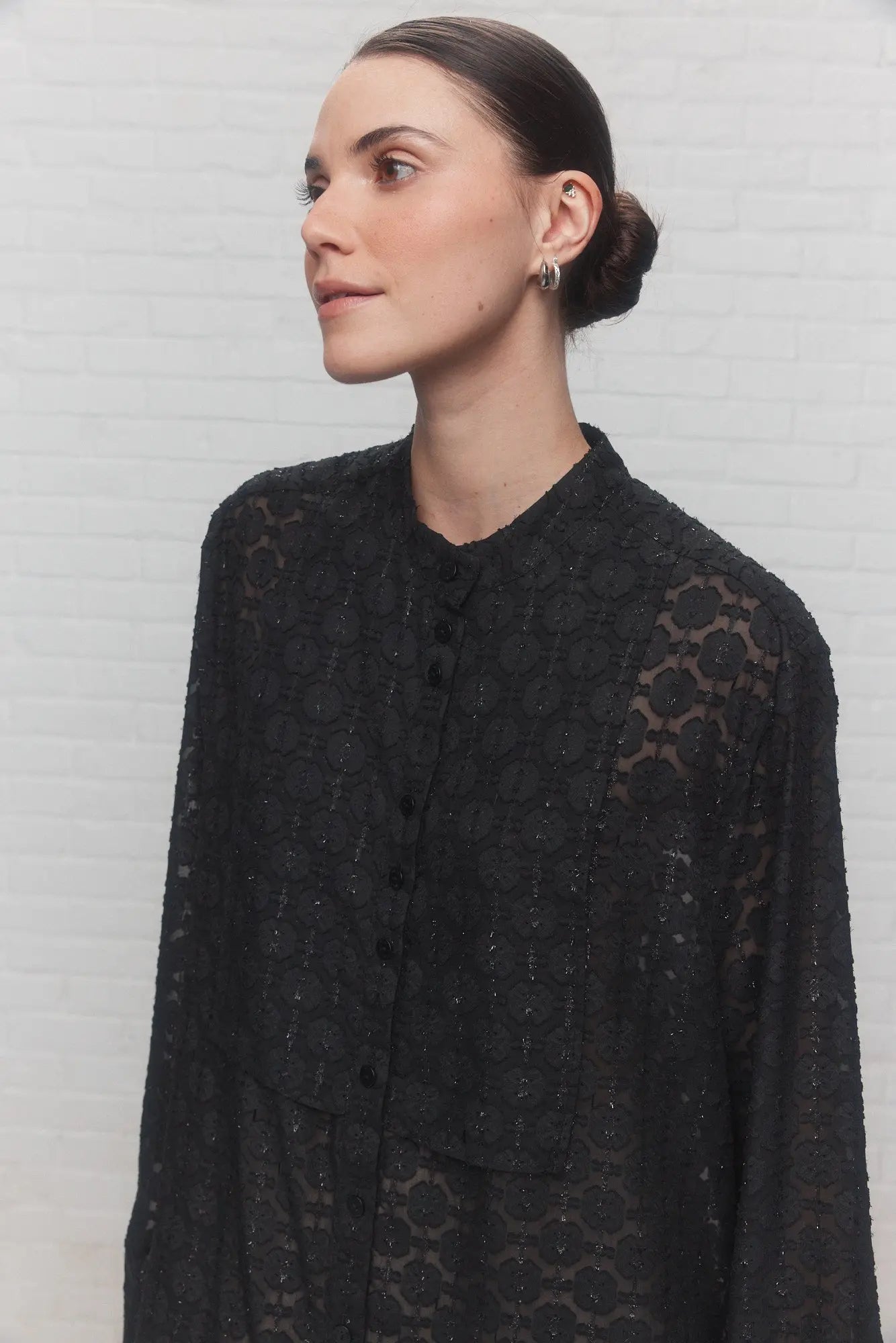 Chemise noire à col officier | Oakberry JOELLE Collection