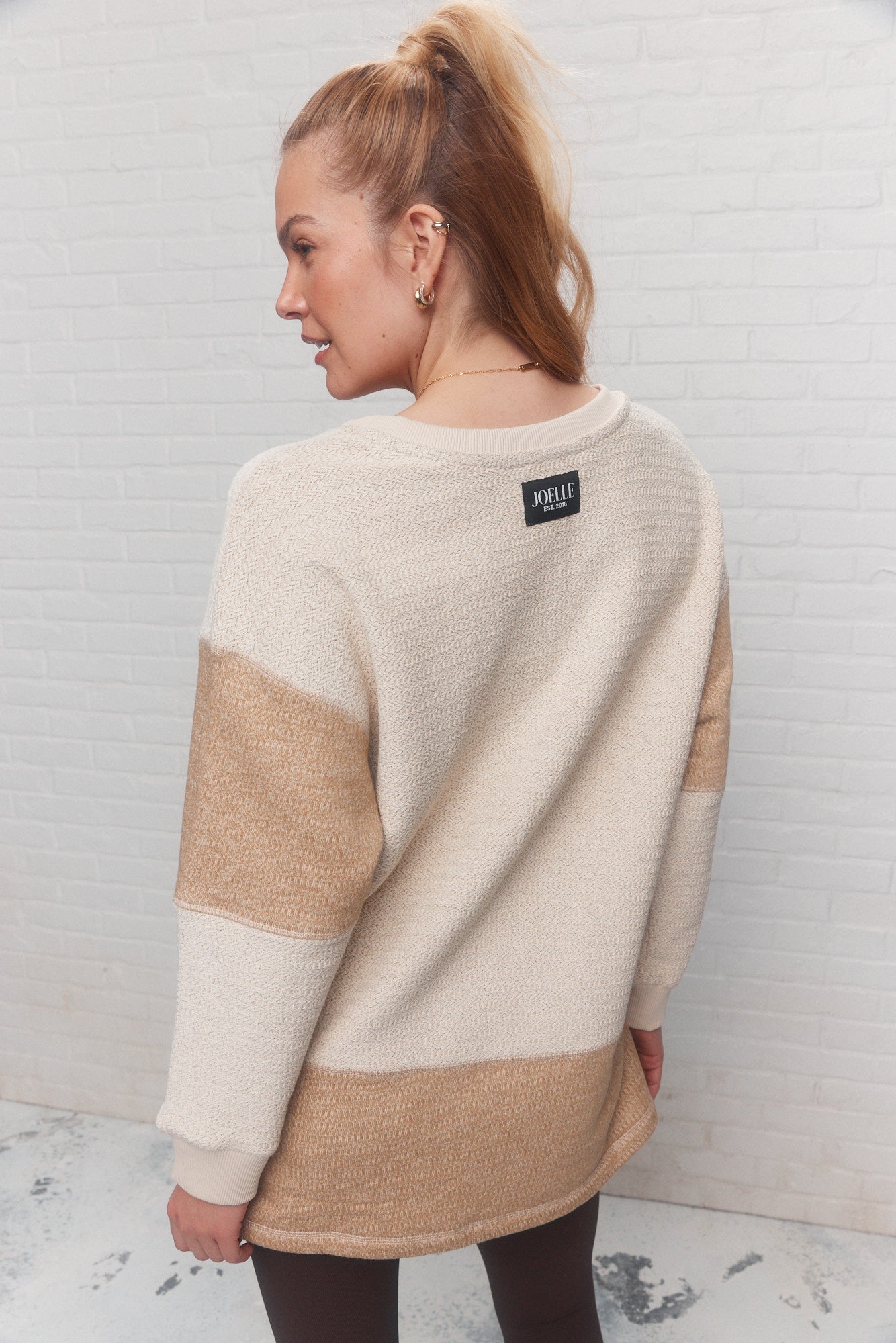 Beige V-neck sweater | Zelan