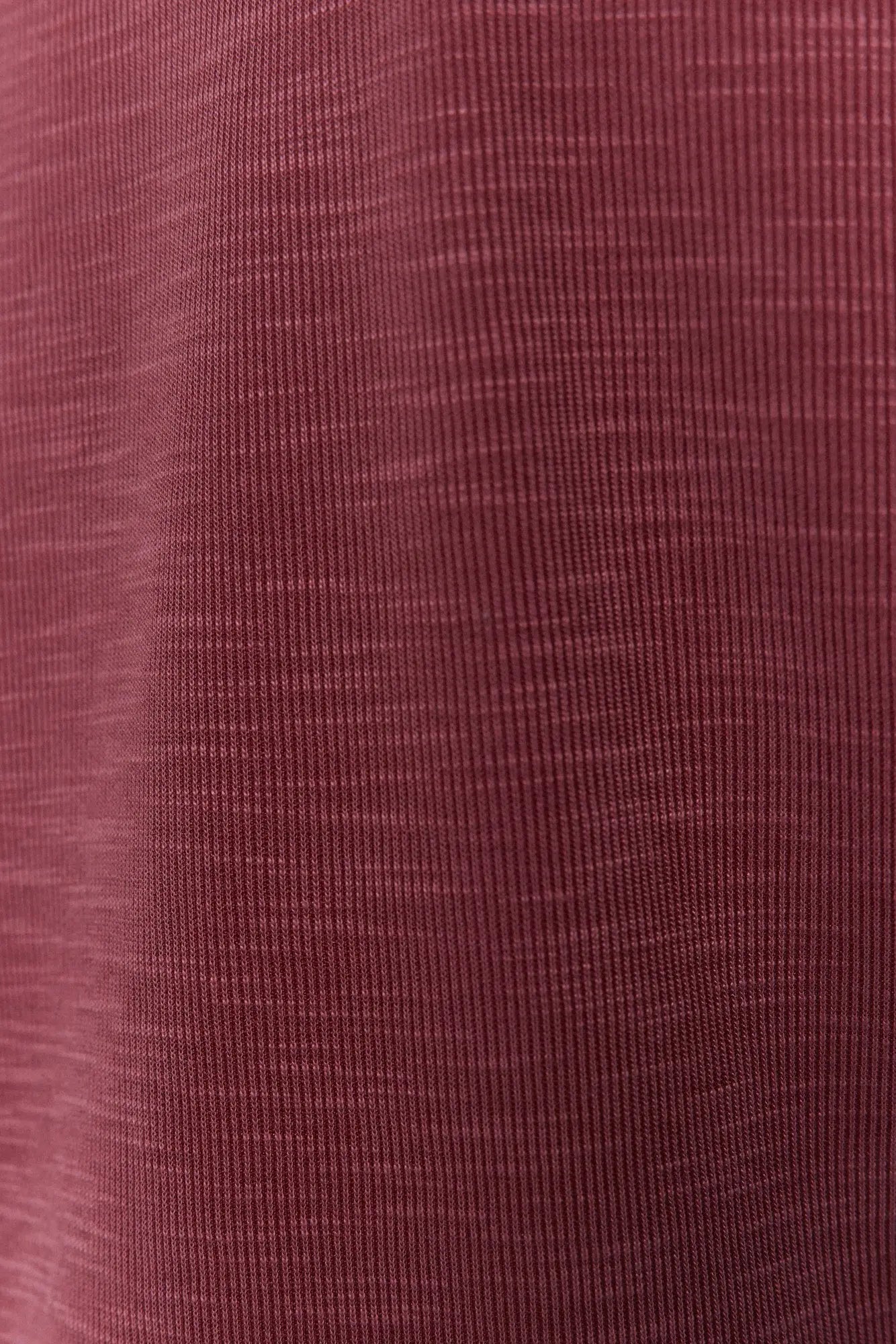 Chandail framboise texturé asymétrique | Terra JOELLE Collection