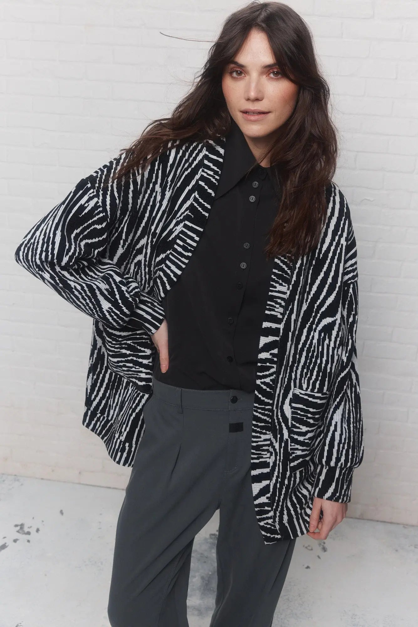 Loose black and gray patterned jacket | Dougan