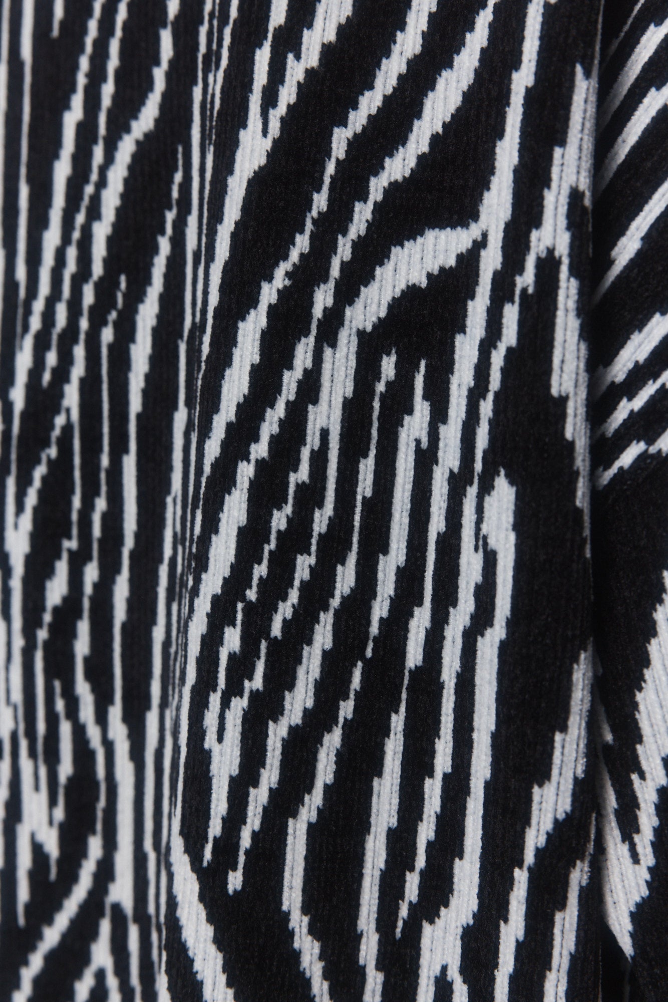 Loose black and gray patterned jacket | Dougan