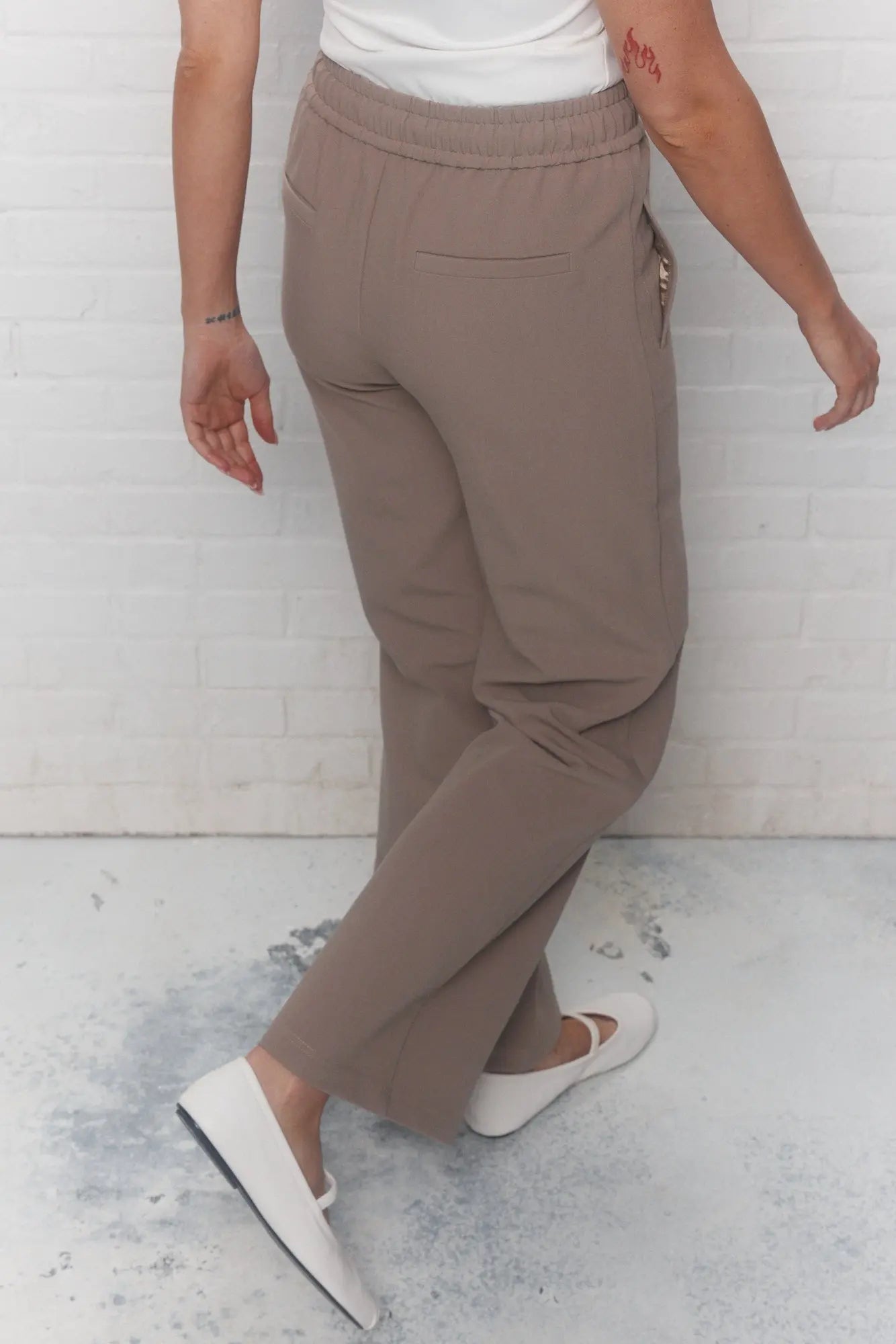 Pantalon taupe à jambe droite | Barlee JOELLE Collection