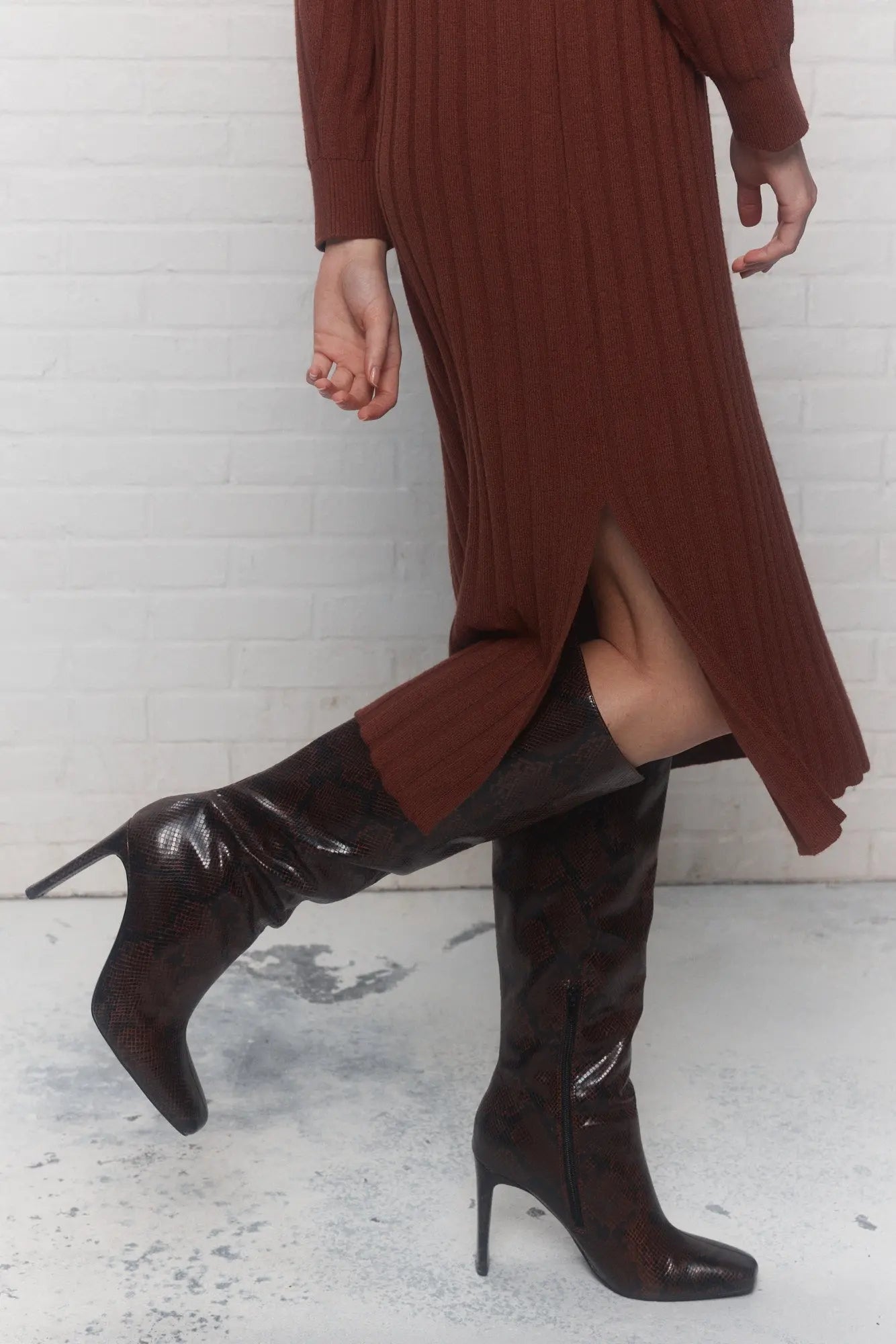 Robe longue marron en tricot | Arielle JOELLE Collection