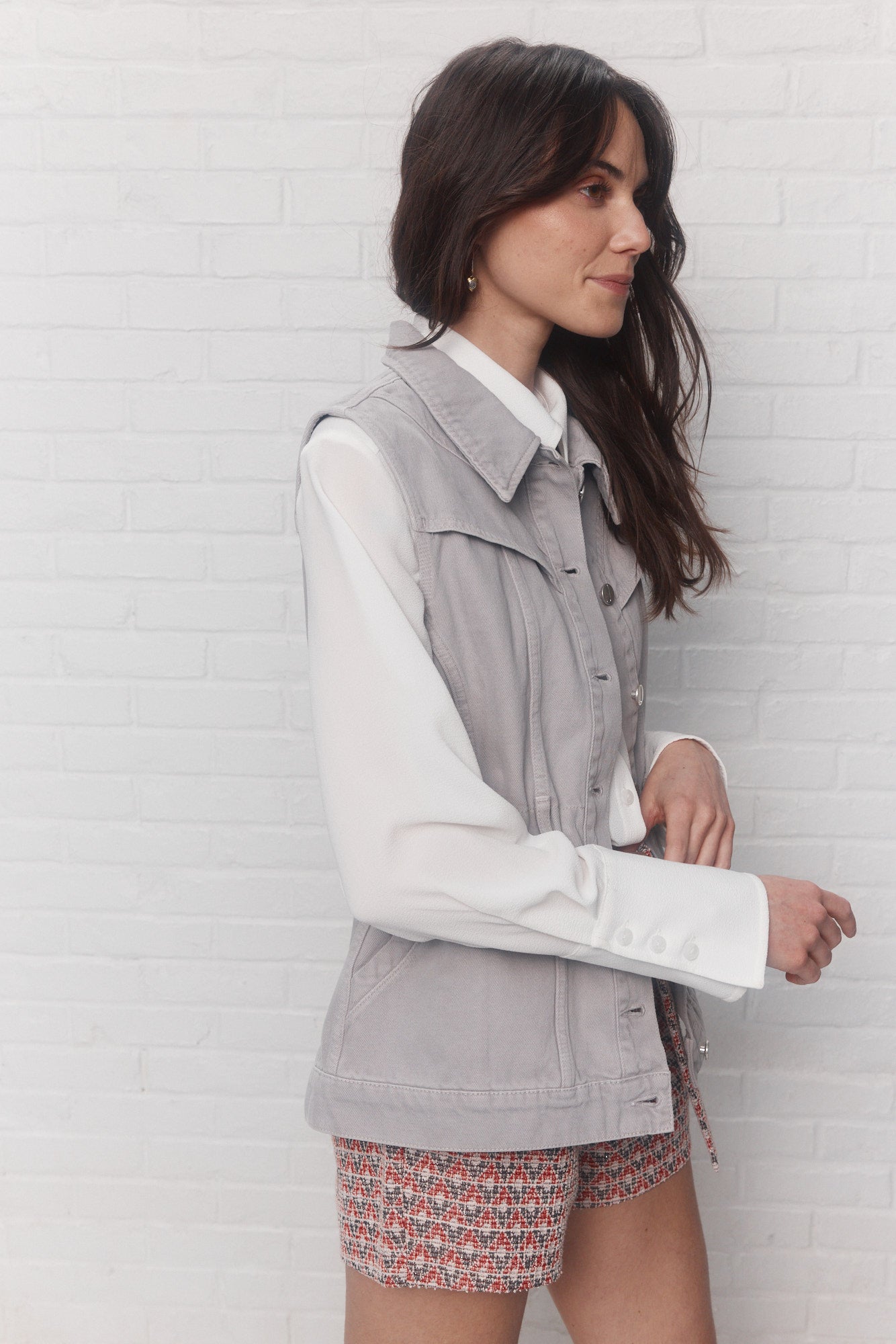 Sleeveless faded gray denim jacket | Patchin