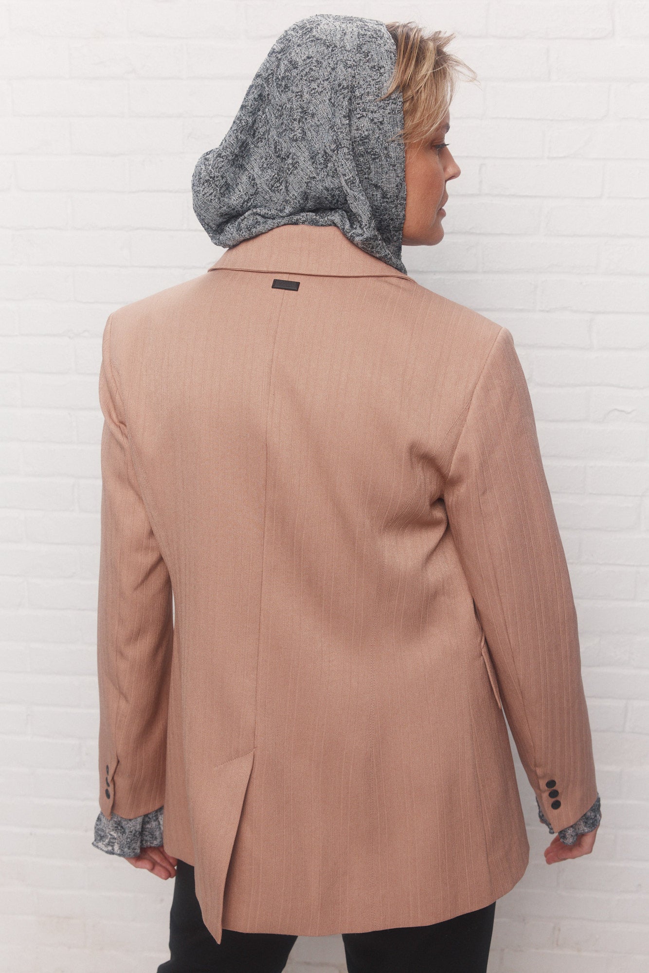 Veston marron pâle semi-ajusté | Owens JOELLE Collection
