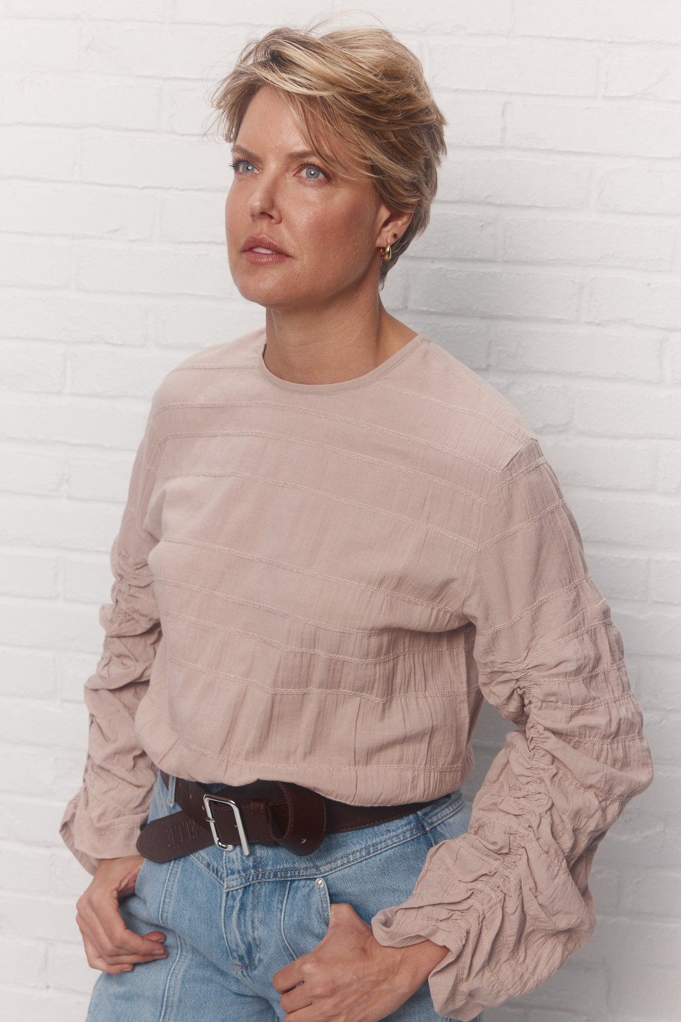Short pinkish beige sweater with puffed sleeves | Dolly