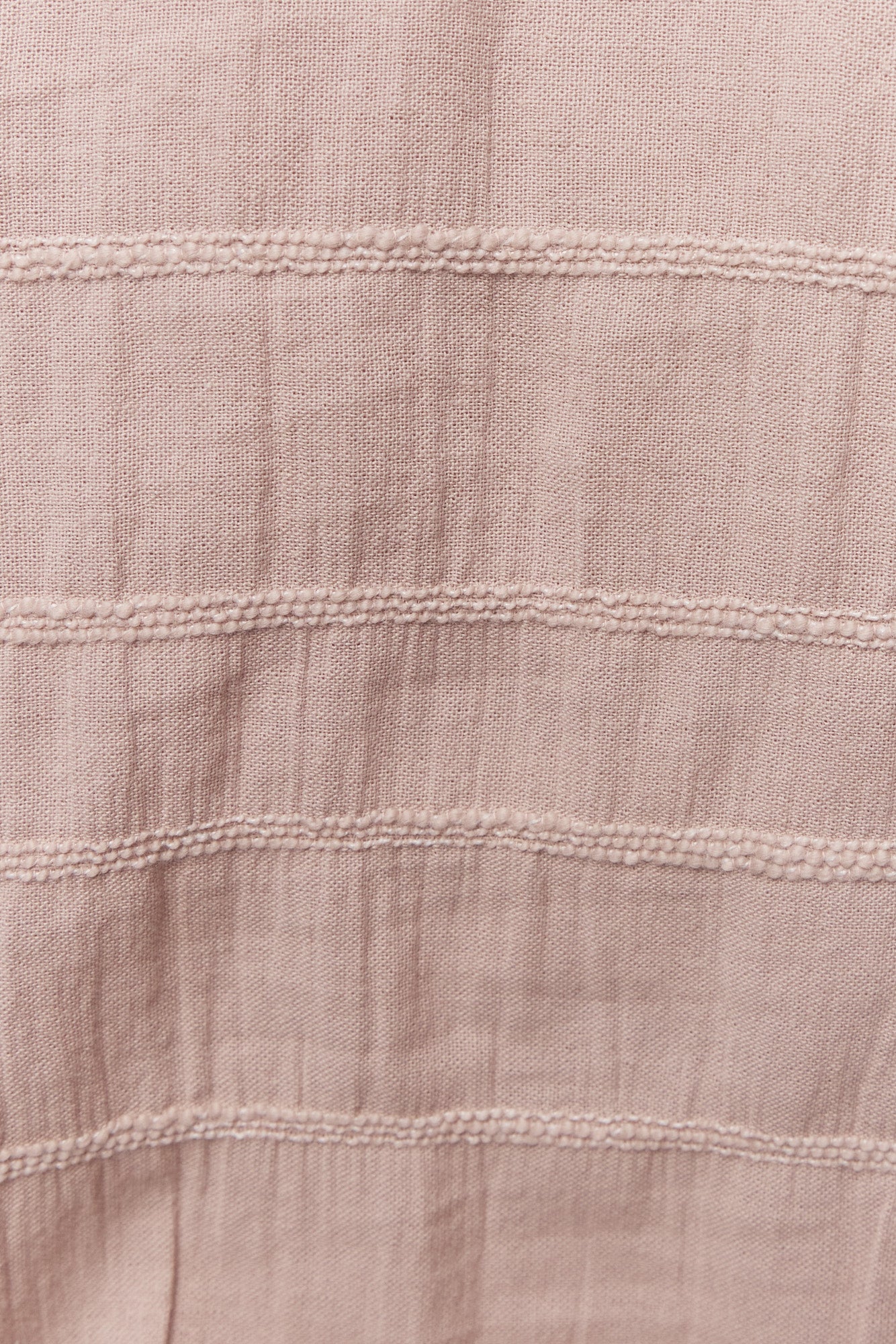 Chandail court beige rosé à manches bouffantes | Dolly JOELLE Collection