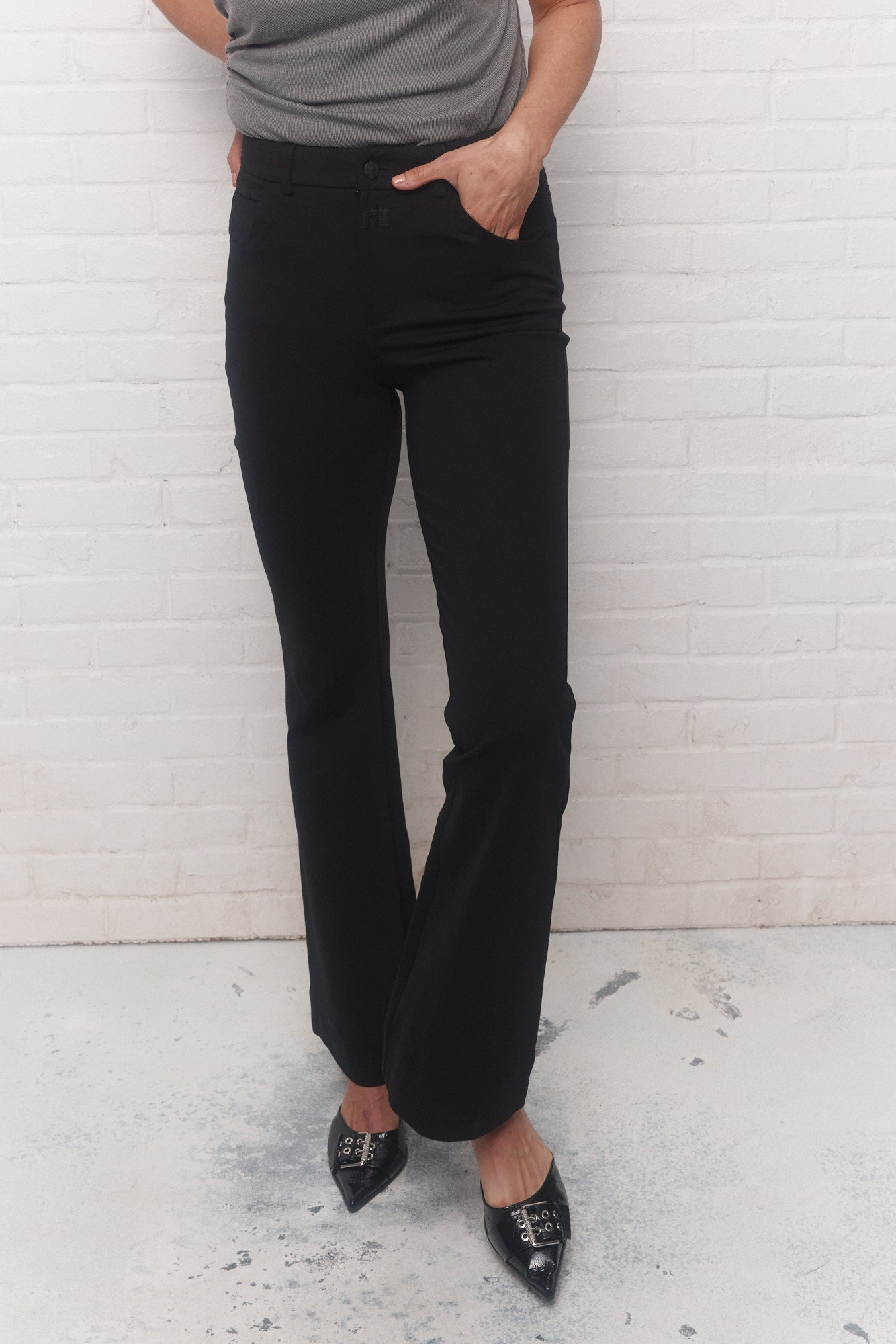 Pantalon noir à jambe évasée | Freya JOELLE Collection