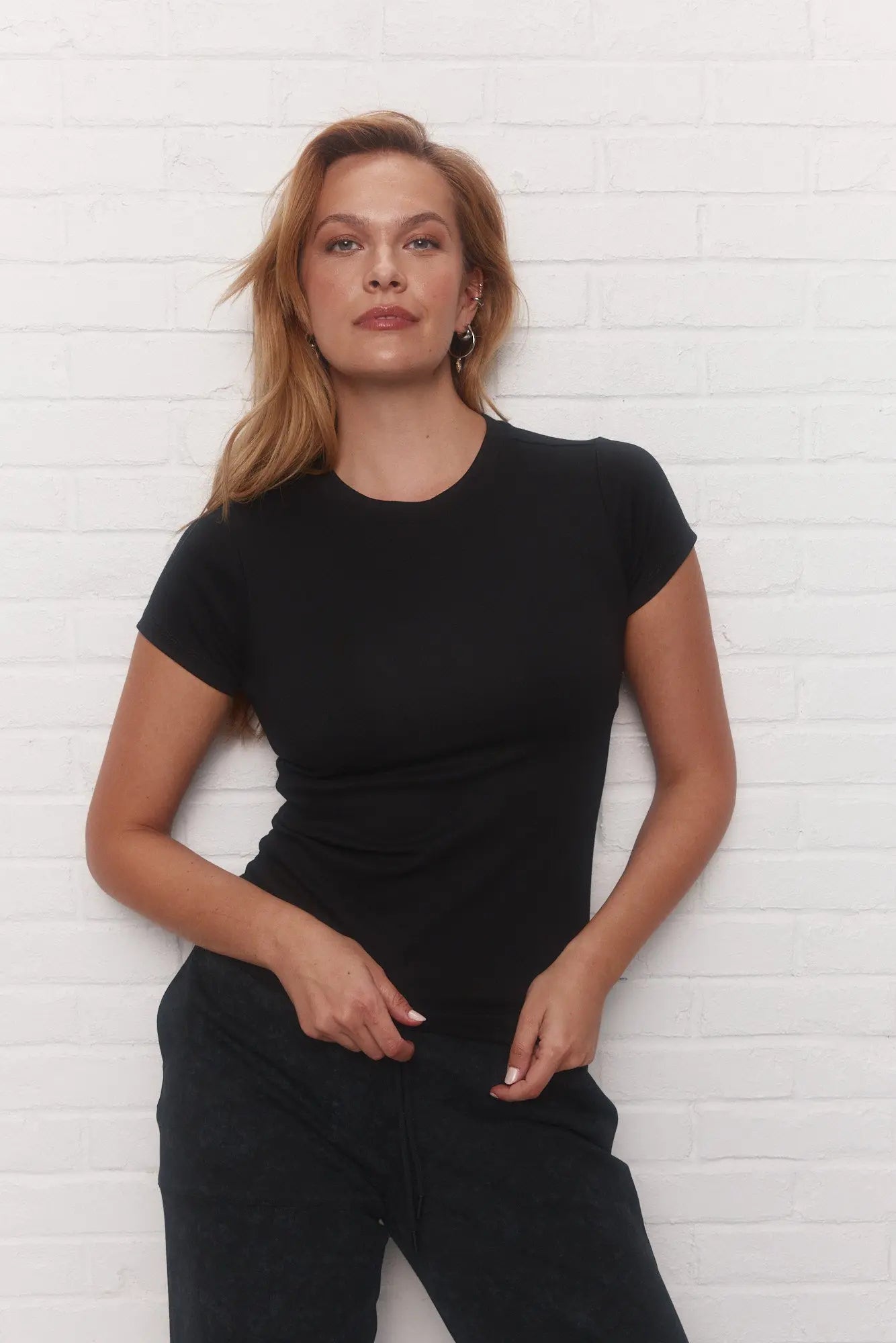 T-shirt noir ajusté | Planta JOELLE Collection
