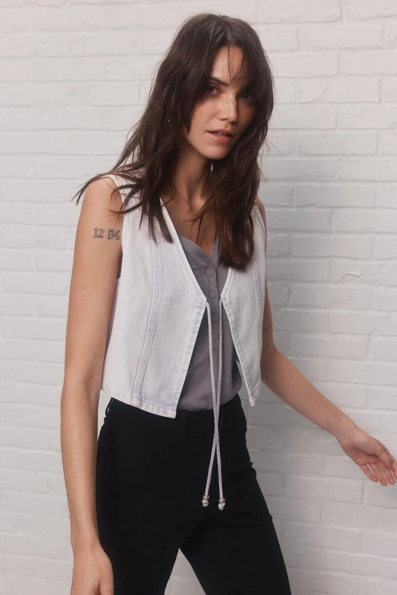 Veste courte en jeans lilas sans manches | Kezia