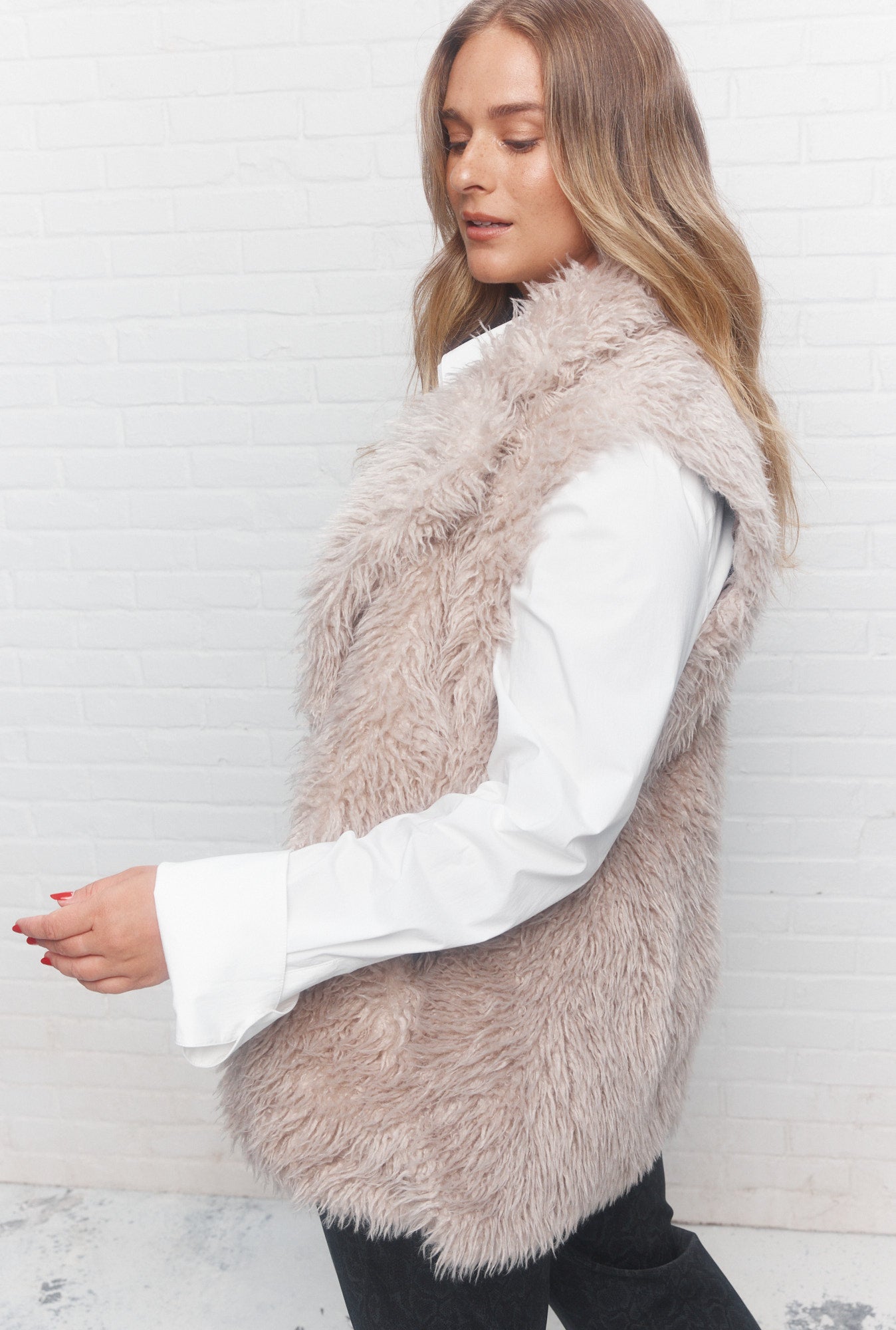 Amari | Manteau en fausse fourrure sans manches JOELLE Collection