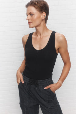 Dawson | Camisole noire ajustée - JOELLE Collection