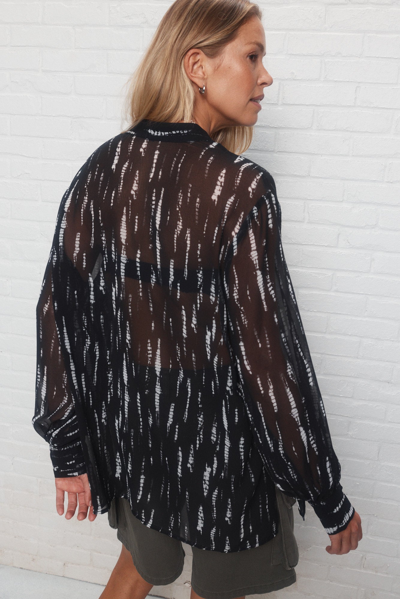 Foxy | The transparent black shirt