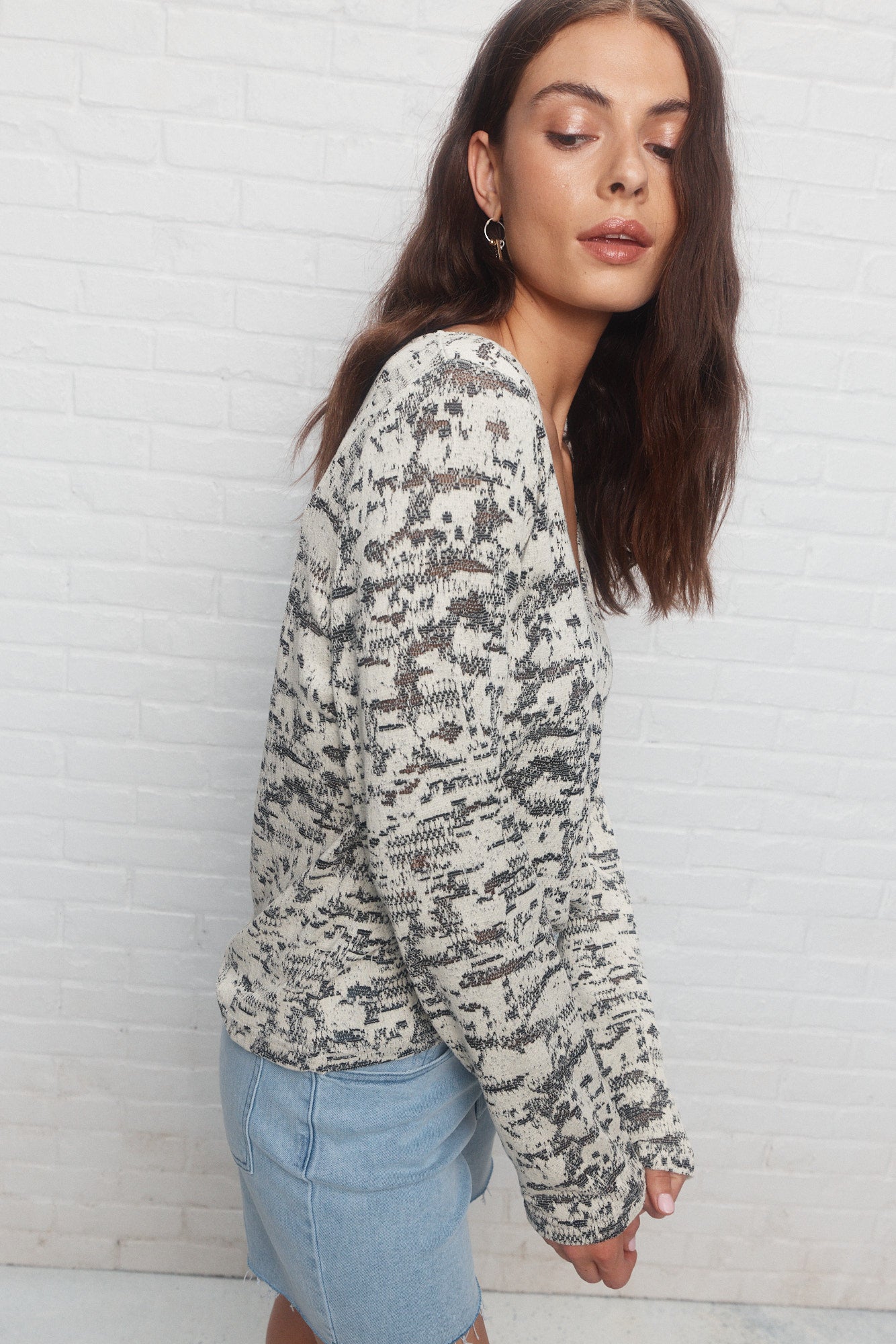 Brouah | Chandail crème à motif et foulard intégré