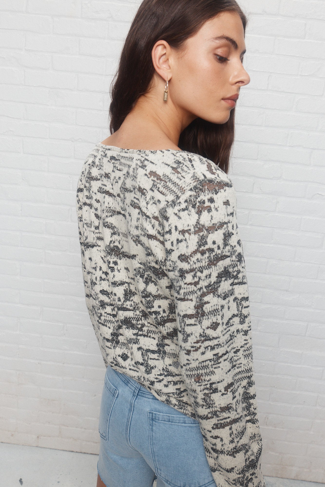 Brouah | Chandail crème à motif et foulard intégré