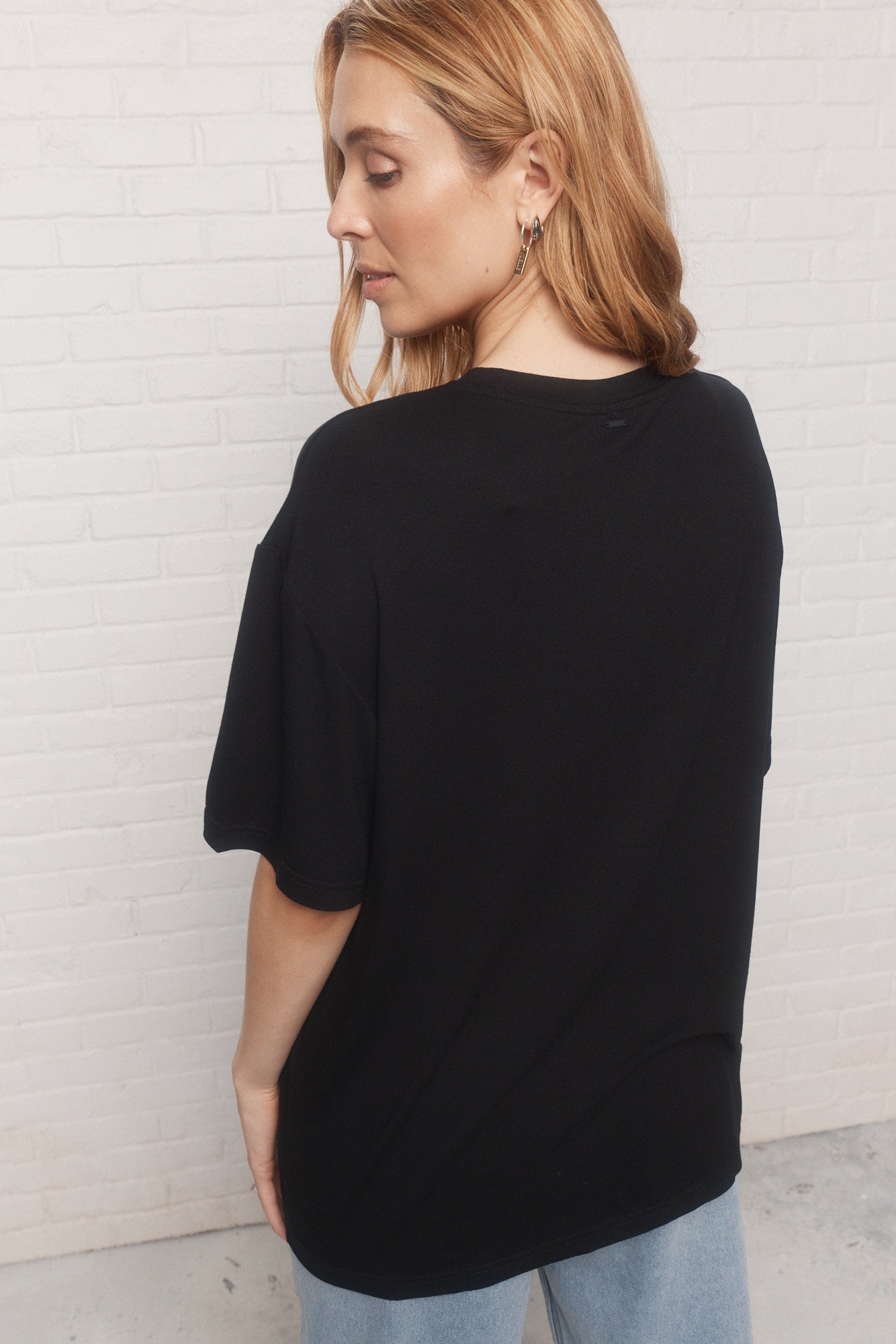 T-shirt noir logo brodé | Laurenzo