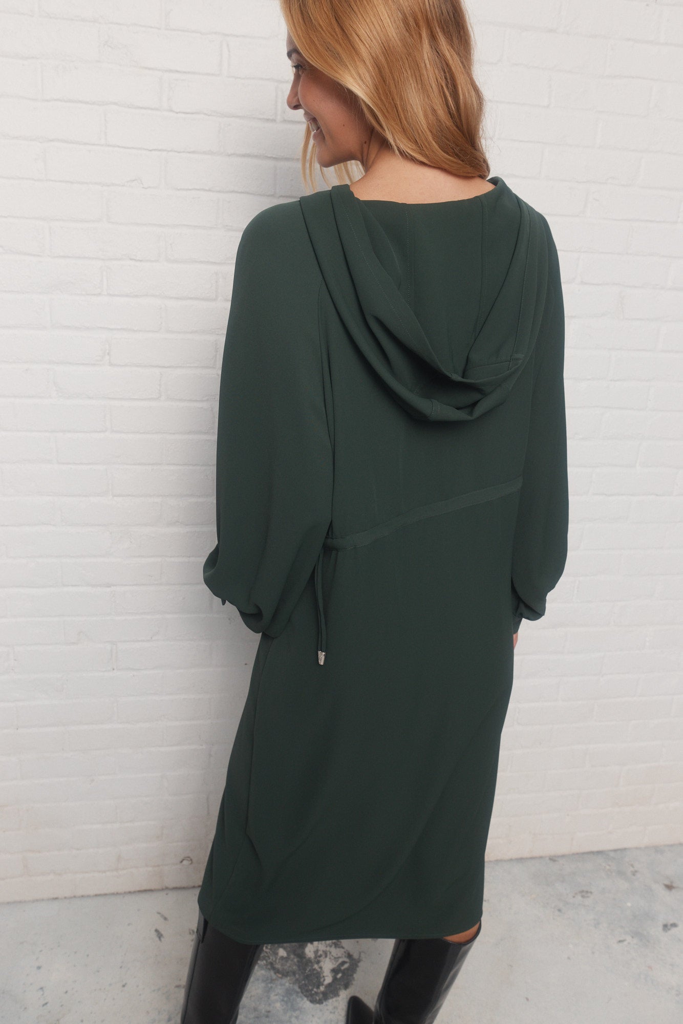 Josiann | Robe verte à capuchon