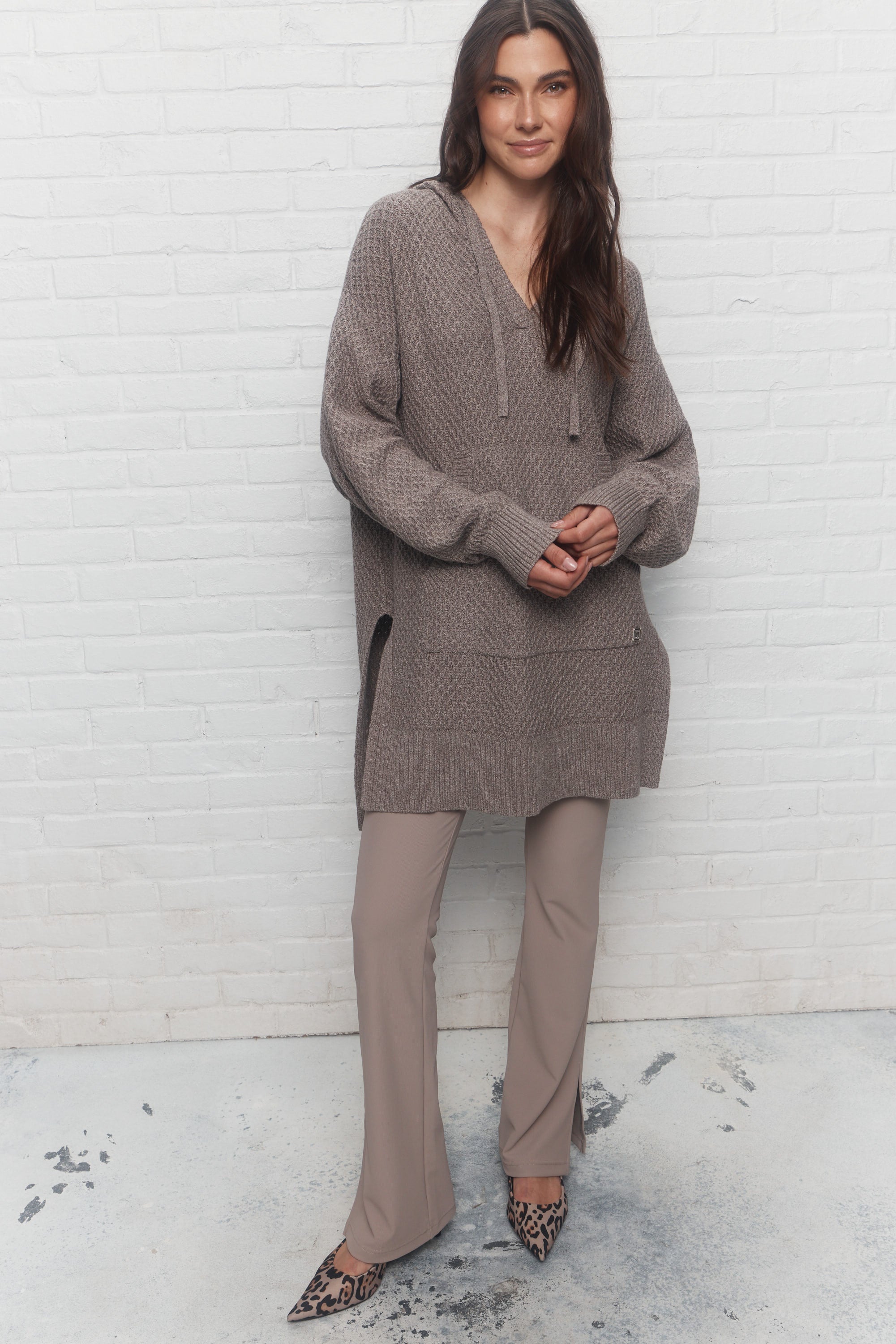 Annick | Chandail gris à capuchon