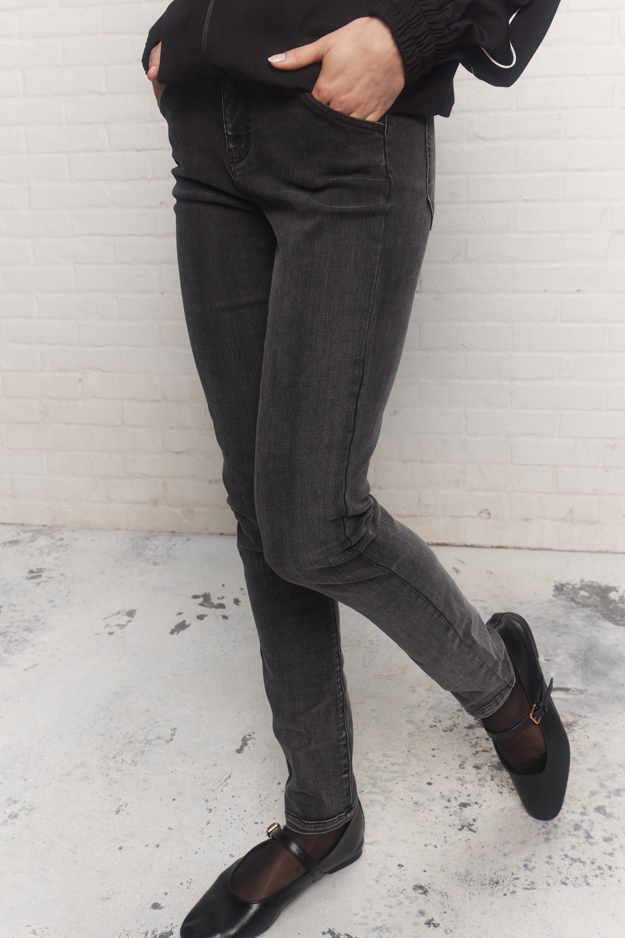 Philippine | Washed black jeans