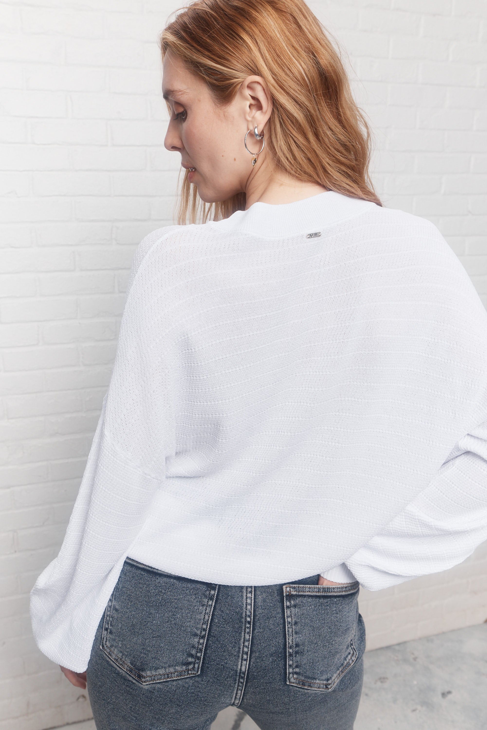 Autumn | White sweater with balloon sleeves