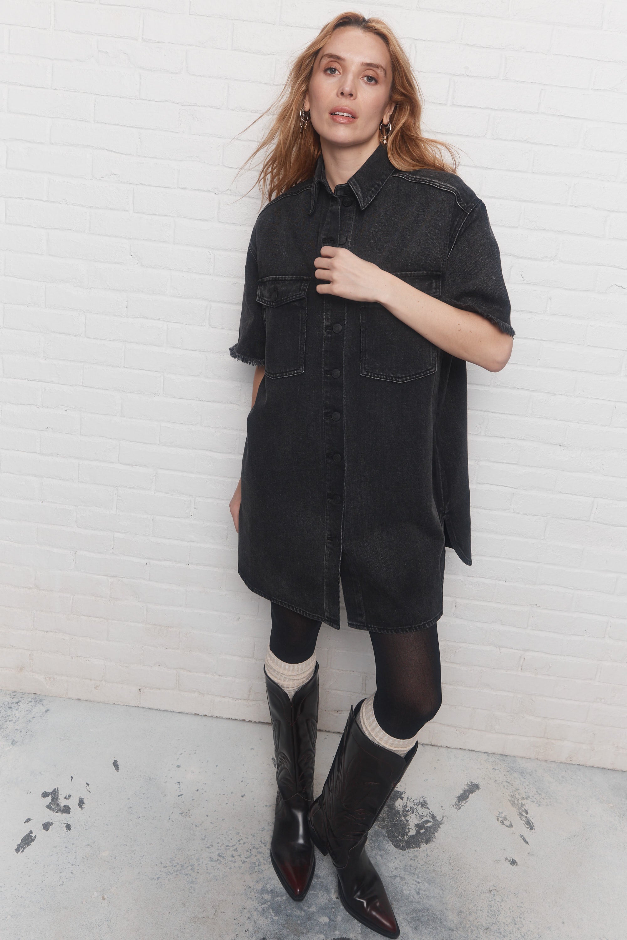 Marcia | La robe-chemise noire en denim