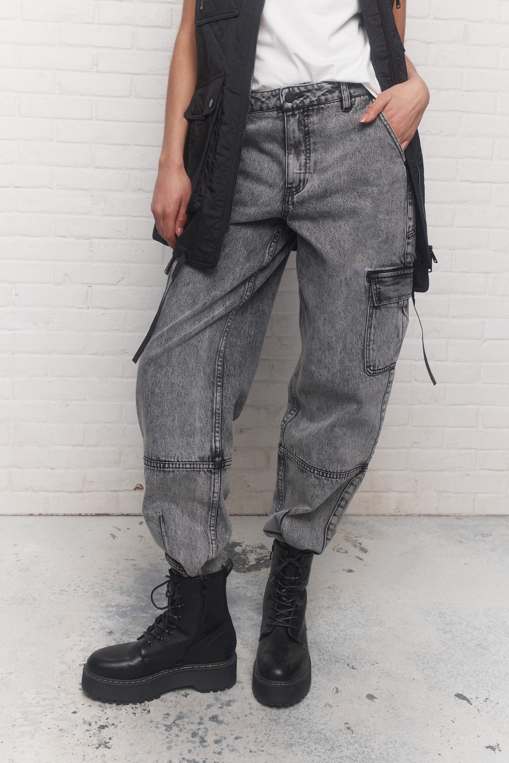 Janet | The faded gray balloon-fit jeans