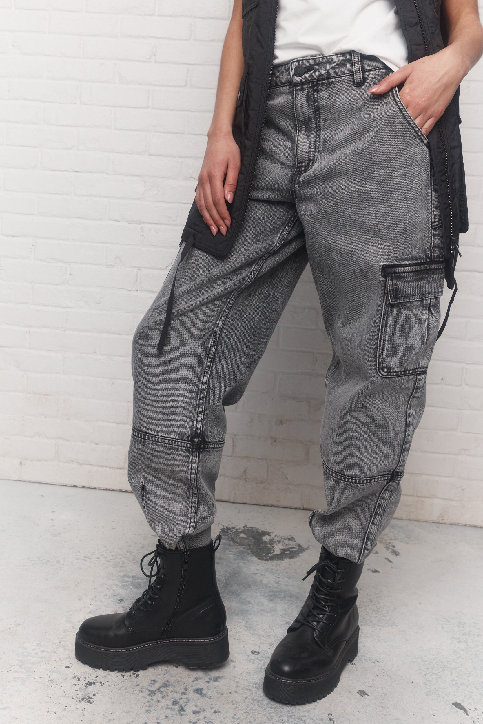 Janet | The faded gray balloon-fit jeans