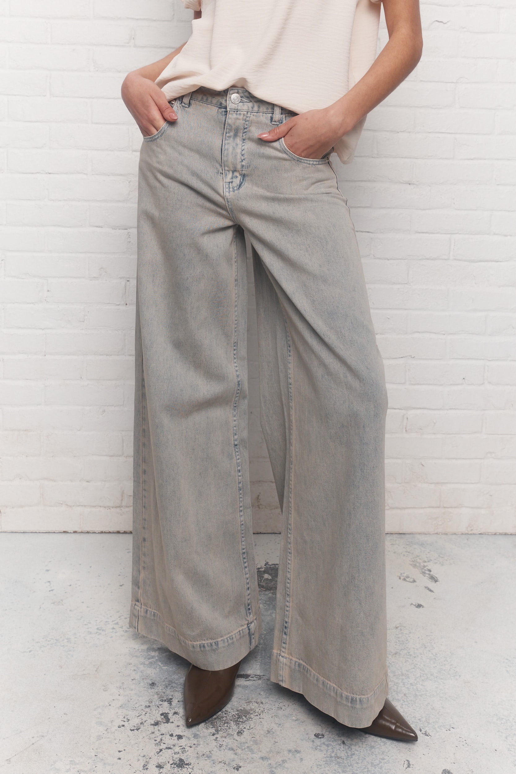 Nixon | Jean bleu délavé à coupe évasée