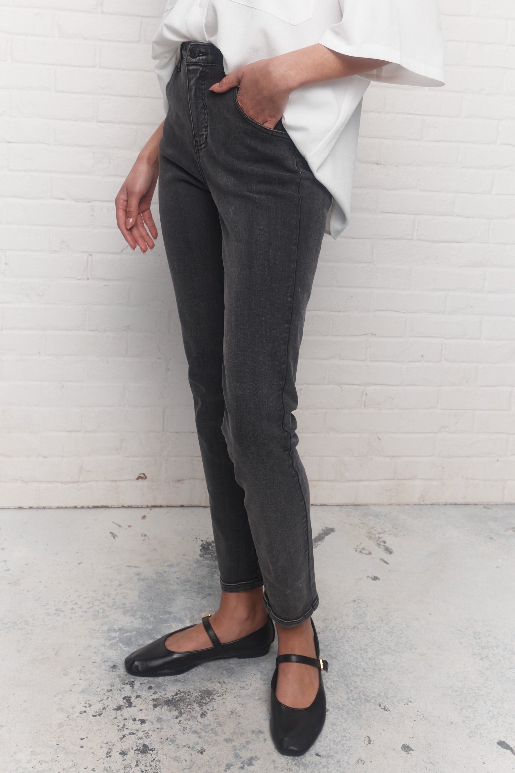Philippine | Washed black jeans