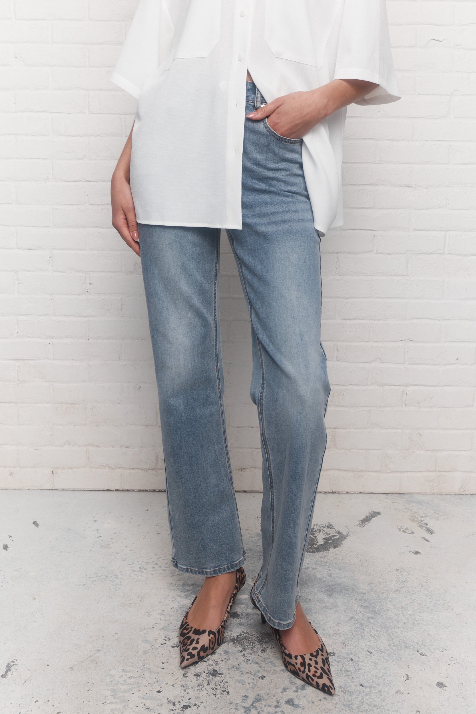 Poe | Faded blue jeans