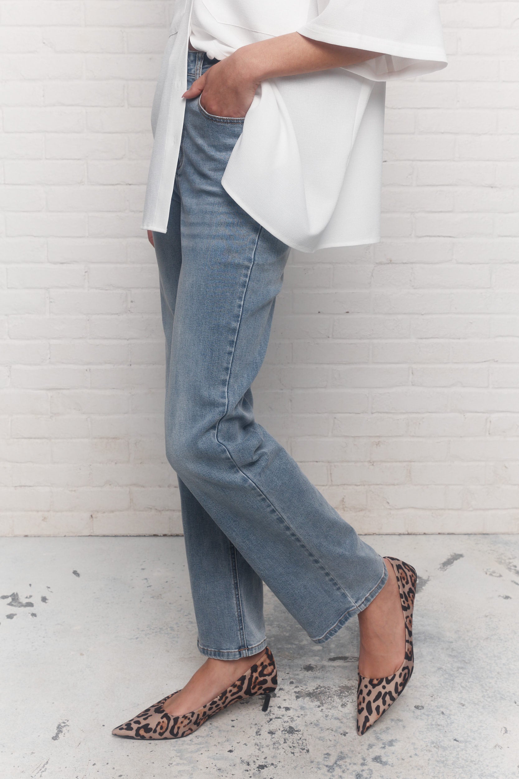 Poe | Faded blue jeans