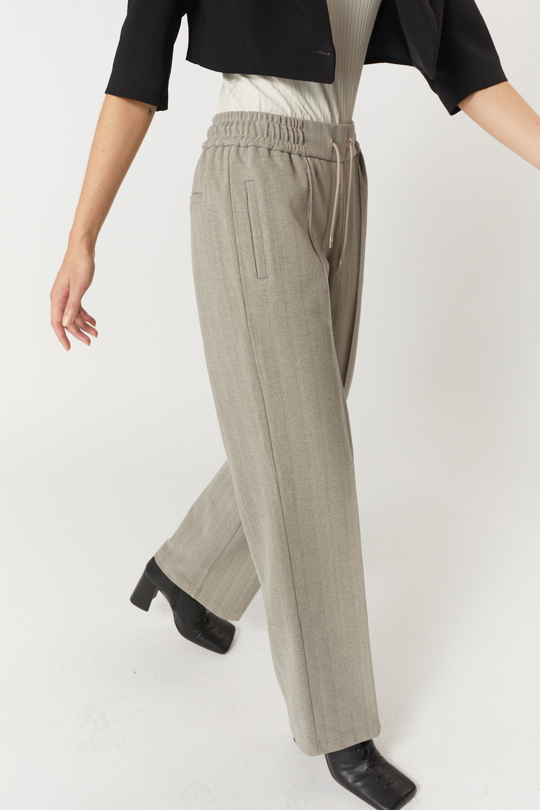 Pantalon gris à motifs chevrons | Barlee