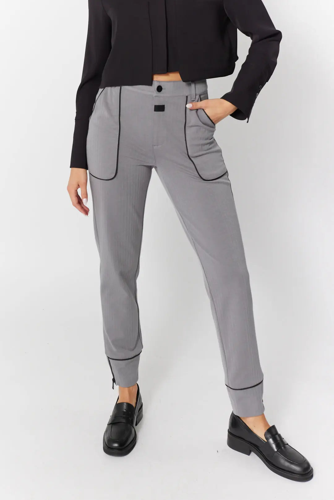 Pantalon gris poches appliquées | Stone JOELLE Collection